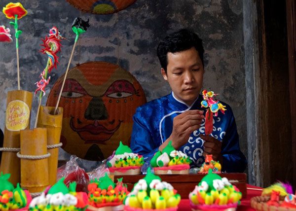 幼い頃から伝統工芸に親しんできた職人、ダン・ヴァン・ハウ氏 ⓒ Vietnam Net  幼い頃から伝統工芸に親しんできた職人、ダン・ヴァン・ハウ氏 ⓒ Vietnam Net